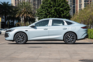 Voiture chinoise BYD Qin L DMI DM-i 210 km 2025 2026 – Berline hybride rechargeable neuve ou d'occasion <span class=keywords><strong>à</strong></span> vendre - Product Image 4