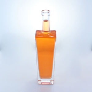Botella de Vidrio Cuadrada Cónica de Alta Calidad de 700ml 750ml, Botella Vacía Elegante para Bebidas Espirituosas, Ginebra, Vodka, con Acabado de Corcho, de Lujo - Product Image 3