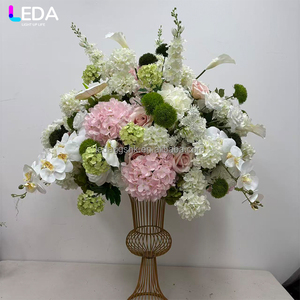 ลูกบอลดอกไม้ประดิษฐ์ทรงกลมสีชมพูขาวขนาดใหญ่ แฮนด์เมด สำหรับตกแต่งงานแต่งงาน งานปาร์ตี้ และงานอีเว้นท์ต่างๆ จาก LEDA Custom Parties Event Decor - Product Image 3