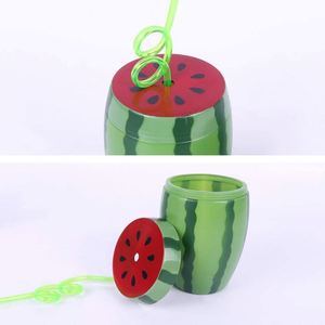 Fournitures pour fêtes d'été : Gobelet à boire en plastique vert de 25 oz en forme de pastèque avec paille de 5,8 pouces - Product Image 4