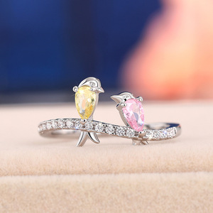 Anello Colorato a Forma di Uccello per Donne, Grazioso Gioiello a Forma di Rondine, Regalo di Moda per la Festa della Mamma - Product Image 6