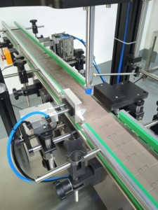 เครื่องปิดฝาขวดแบบลมอัดได้รับการรับรองมาตรฐาน CE สำหรับขวดทรงกลมหัวปั๊มในบรรจุภัณฑ์เครื่องสำอาง - Product Image 6