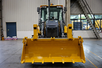 Backhoe Loader Kompak XC8S0750 Berorientasi Efisiensi, Kapasitas Angkut 0.7 Ton, Bucket 0.36m³ untuk Pekerjaan Pemasangan Pipa Kota