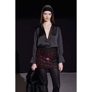 เสื้อเชิ้ตผ้าซาตินสีดำสำหรับผู้หญิง แบบคลาสสิกติดกระดุม สวมใส่ได้ทุกวัน สไตล์เรียบง่าย - Product Image 2