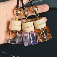 Pendentif de parfum avec logo de voiture design personnalisé bouteille de désodorisant en verre liquide de luxe parfum de freesia désodorisant naturel portable