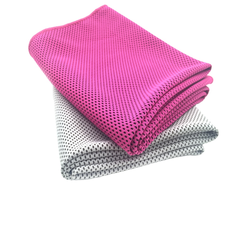 Охлаждающее полотенце из микрофибры с упаковкой в бутылку