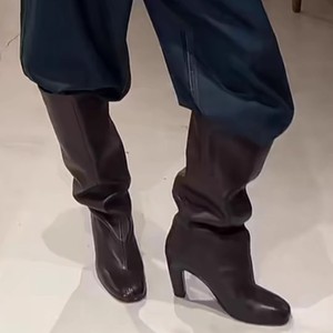 En stock Bottes d'équitation noires froncées à talon épais pour femme, montantes au-dessus du genou, Automne-Hiver 2025 - Product Image 3