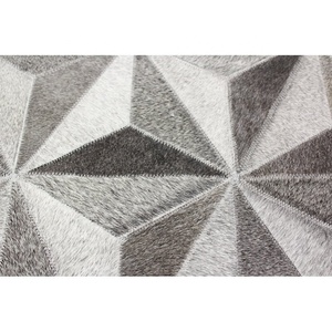 Tapis patchwork en cuir de vachette véritable Tapis en fourrure véritable pour la décoration de la maison et du bureau Utilisation intérieure et extérieure - Product Image 3