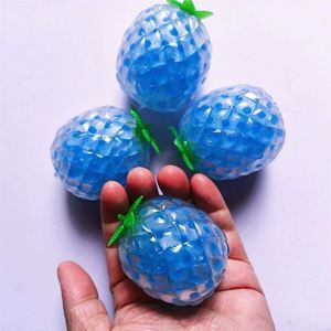 Vente en gros usine Mini jouets anti-stress souple en forme de légumes et fruits (Fraise, Raisin) pour enfants, à prix abordable - Product Image 5