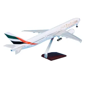 1/157比例47厘米阿联酋航空波音777航空模型飞机带轮子和发光二极管灯