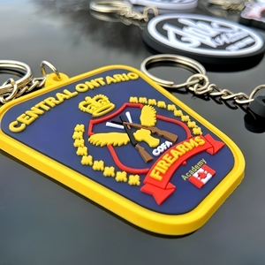Tùy chỉnh 2D phim hoạt hình dễ thương thiết kế PVC Móc chìa khóa cao su mềm xe Keychain phụ kiện búp bê Túi ba lô Mặt dây chuyền - Product Image 3