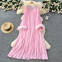 Robe longue plissée en mousseline élégante pour femme avec col perlé, poignets à plumes, coupe ample et décontractée, idéale pour les fêtes et le quotidien