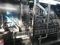 Machine de remplissage de boissons à moteur électrique entièrement automatique pour remplissage à chaud 250ml-1000ml Emballage en papier