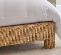 Meubles de chambre à coucher de style classique, matériaux mixtes, tressés en rotin et bois, lit plateforme avec cadre en bois