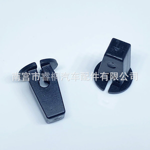 แผ่นกันฝุ่นล้อรถ Shuangxuan รุ่น 867809966 สำหรับ Volkswagen Audi แผ่นกันกระเด็นฝากระโปรงเครื่องยนต์ ฐานยึดพลาสติก - Product Image 4