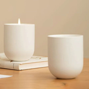 Fournisseur de bougies en gros, bougies personnalisées minimalistes pour la décoration de la maison, bougies en cire de soja parfumées dans un pot en céramique, cadeau idéal pour la Saint-Valentin - Product Image 4