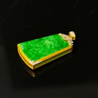Pendentif en jadéite birmane naturelle de qualité A, forme trapèze, pendentif en jadéite de haute qualité, cadeau en jadéite pour femmes (avec NGTC)