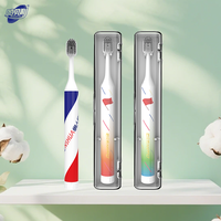 Brosse à dents blanchissante portable 2-en-1 à poils souples pour adultes, avec dentifrice intégré, pour usage domestique, OEM/ODM