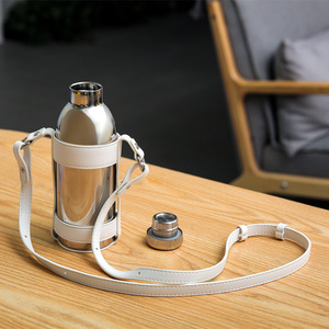 Bouteille d'<span class=keywords><strong>eau</strong></span> isolée en acier inoxydable, à bandoulière, Portable, couleur argent, avec manchon et sangle - Product Image 4