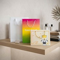 Sacs de shopping en papier couché personnalisés avec logo et poignées en corde de papier pour emballage cadeau de marque de magasin d'animaux – Vente en gros