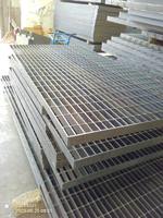 Grille extérieure en acier galvanisé pour armature de béton Plate-forme de caillebotis en acier inoxydable dentelé moderne et durable
