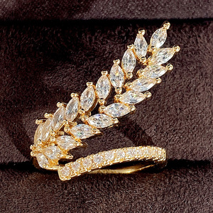 Anello con Foglia di Grano e Zirconi per Donne, Gioiello Elegante e Creativo Scintillante alla Moda - Product Image 5
