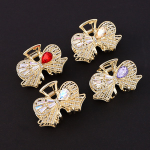 Pinces à cheveux européennes et américaines en strass, pinces à cheveux en alliage en forme de griffe de requin, ornements capillaires pour femmes à usage quotidien, épingles à cheveux en alliage de zinc - Product Image 4