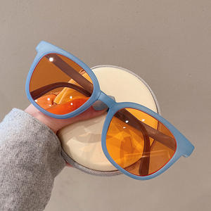 K4-9001 Gafas de sol para mujer, montura azul, lentes de PC, protección UV400, estilo ovalado, para viajes, deportes al aire libre, moda - Product Image 1