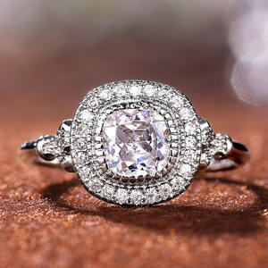 Anello di fidanzamento da donna F785 in oro bianco con diamante taglio cuscino naturale colore D e montatura a halo - Product Image 3