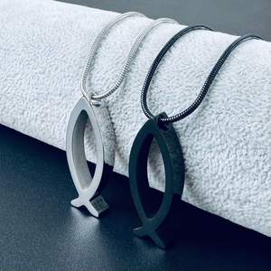 สร้อยคอจี้รูปปลาพระเยซูสำหรับผู้ชายและผู้หญิง ทำจากสแตนเลส รุ่นใหม่ ดีไซน์โปร่ง ของขวัญคริสเตียน ขายส่ง หลายขนาด - Product Image 3