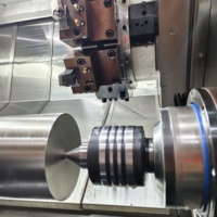 Tour CNC à banc incliné robuste 63, tourelle porte-outils à 12 postes, broche A2-8, contre-porte programmable pour l'usinage de pièces automobiles