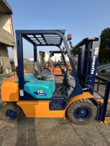 Directe verkoop van gebruikte 1,5 <span class=keywords><strong>ton</strong></span> FD15 <span class=keywords><strong>Komatsu</strong></span> heftruck met hydraulische mast en dieselmotor voor buitenlandse handel - Product Image 1