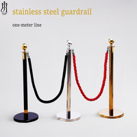 Poteaux et cordes de délimitation pour tapis rouge, robustes, faciles à assembler, parfaits pour les événements et les fêtes, argent