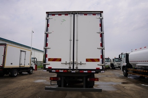 Camión Refrigerado Sinotruk <span class=keywords><strong>de</strong></span> 330HP 4X2 Diésel, 6.9m, Aislado, para Cadena <span class=keywords><strong>de</strong></span> Frío, Superventas - Product Image 6