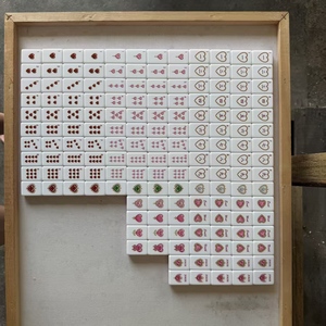 Tuiles de Mahjong Américaines Modernes Cœur Rose – Ensemble de Divertissement Portable en Acrylique – En Stock et Expédition Rapide - Product Image 3