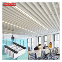 Tira moderna falso techo materiales de construcción en forma de U deflector de aluminio techo suspendido para decoración de oficina