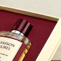Boîte à parfum rigide de luxe sur mesure, style livre blanc magnétique, ouverture latérale, présentation pour emballage de parfum personnalisé