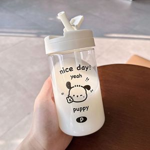 Amostra Grátis Copo de Água de Plástico Portátil de 600ml com Design Fofo para Crianças com Canudo para Viagem - Product Image 1