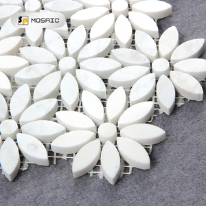 Di lusso Della Decorazione Della Parete di Marmo Daisy Modello Backsplash Bianco Italiano Carrrara A Getto D'acqua di Piastrelle di <span class=keywords><strong>Pietra</strong></span> di Marmo A <span class=keywords><strong>Mosaico</strong></span> a Forma di Fiore - Product Image 3