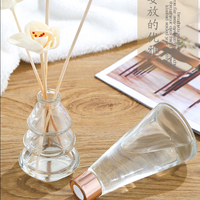 Hochwertige 100ml transparente Glas-Reed-Diffusor flasche Leere Pyramiden form mit einfacher offener Versiegelung