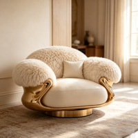 Fauteuil de salon moderne en fibre de verre finition dorée avec accents en fourrure, canapé individuel décoratif haut de gamme pour salon