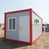Maison conteneur préfabriquée modulaire avec structure en acier et panneaux sandwich, assemblage rapide pour usage extérieur et hospitalier, design moderne