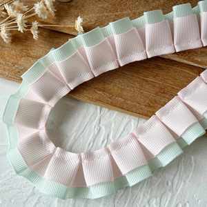 ริบบิ้นโกรเกรนสีทูโทนแบบจีบเดี่ยว กว้าง 2.5 ซม. สีสันสวยงาม ทนทาน ซักได้ เหมาะสำหรับตกแต่งคอเสื้อผ้า - Product Image 1