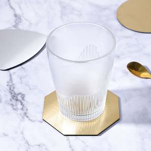 Sous-verres en acier inoxydable métallique isolants thermiquement, avec logo et texte gravés sur mesure, pour bar et restaurant - Product Image 3