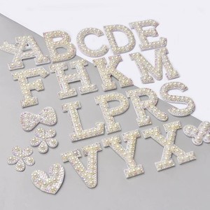 Adesivi con Strass a Forma di Lettere Inglesi, 6 Lettere Maiuscole con Perle e 26 Minuscole, Accessori Fai-da-Te per Gioielli - Product Image 3
