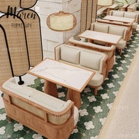Meubles de restaurant contemporains pour pizzeria, très demandés - Ensemble commercial de table carrée en bois, banc long en rotin et chaises de café