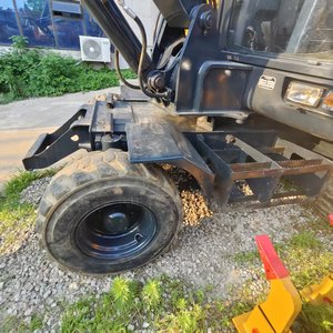 Excavatrice agricole d'occasion HYUNDAI HW60 6 tonnes, modèle original, à vendre à prix réduit. - Product Image 6