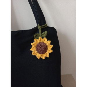 Breloque de sac tournesol au crochet faite main, en coton jaune et vert, style simple, écologique, accessoire porte-clés à vendre - Product Image 1