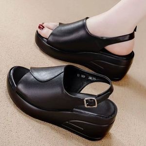 Nuevas Sandalias Casuales de Verano para Mujer con Parte Superior de Cuero Artificial y Suelas Gruesas - Product Image 4