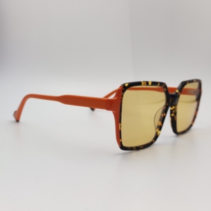 2024 unisexe fantaisie UV400 PC lunettes de soleil polarisées avec Logo personnalisé Design tendance couleurs personnalisées et services OEM/ODM - Product Image 3